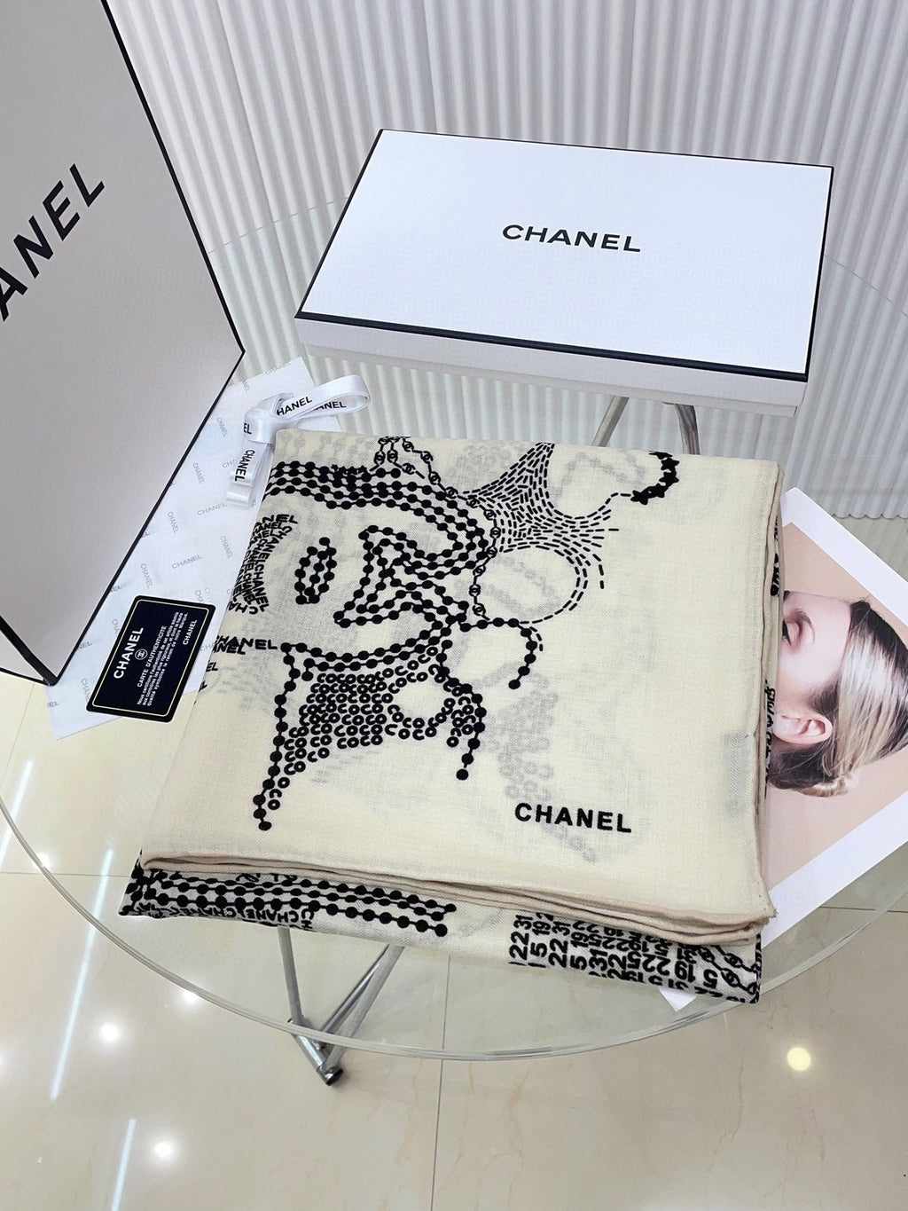 CC Square Scarf 140 CM In White Black Cashmere And Silk 424559