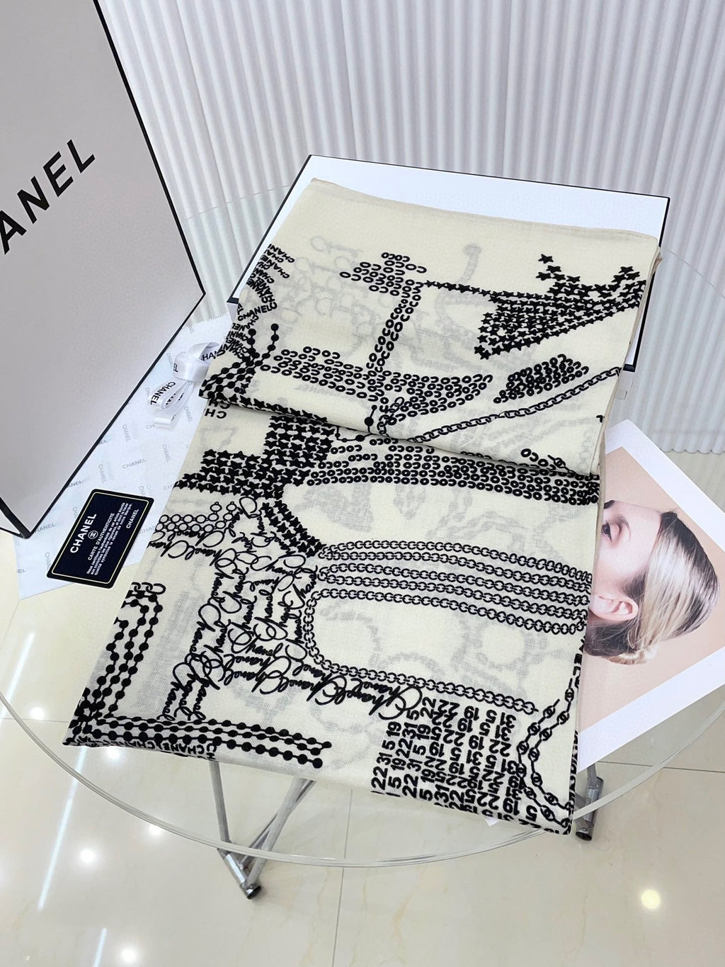 CC Square Scarf 140 CM In White Black Cashmere And Silk 424559