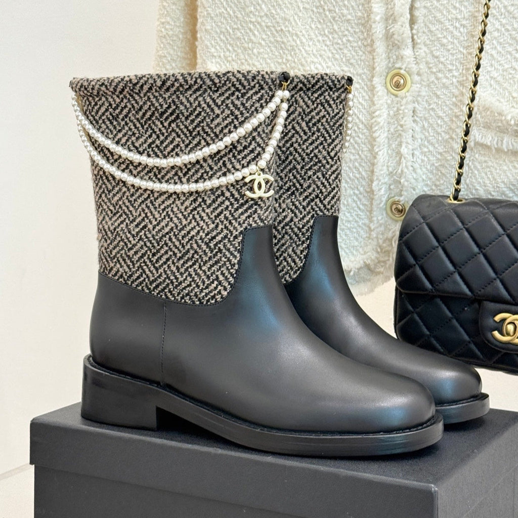 Chanel 25 Four-Leaf Clover Pearls Double C Boots Black Grey Woven Sheepskin 465404