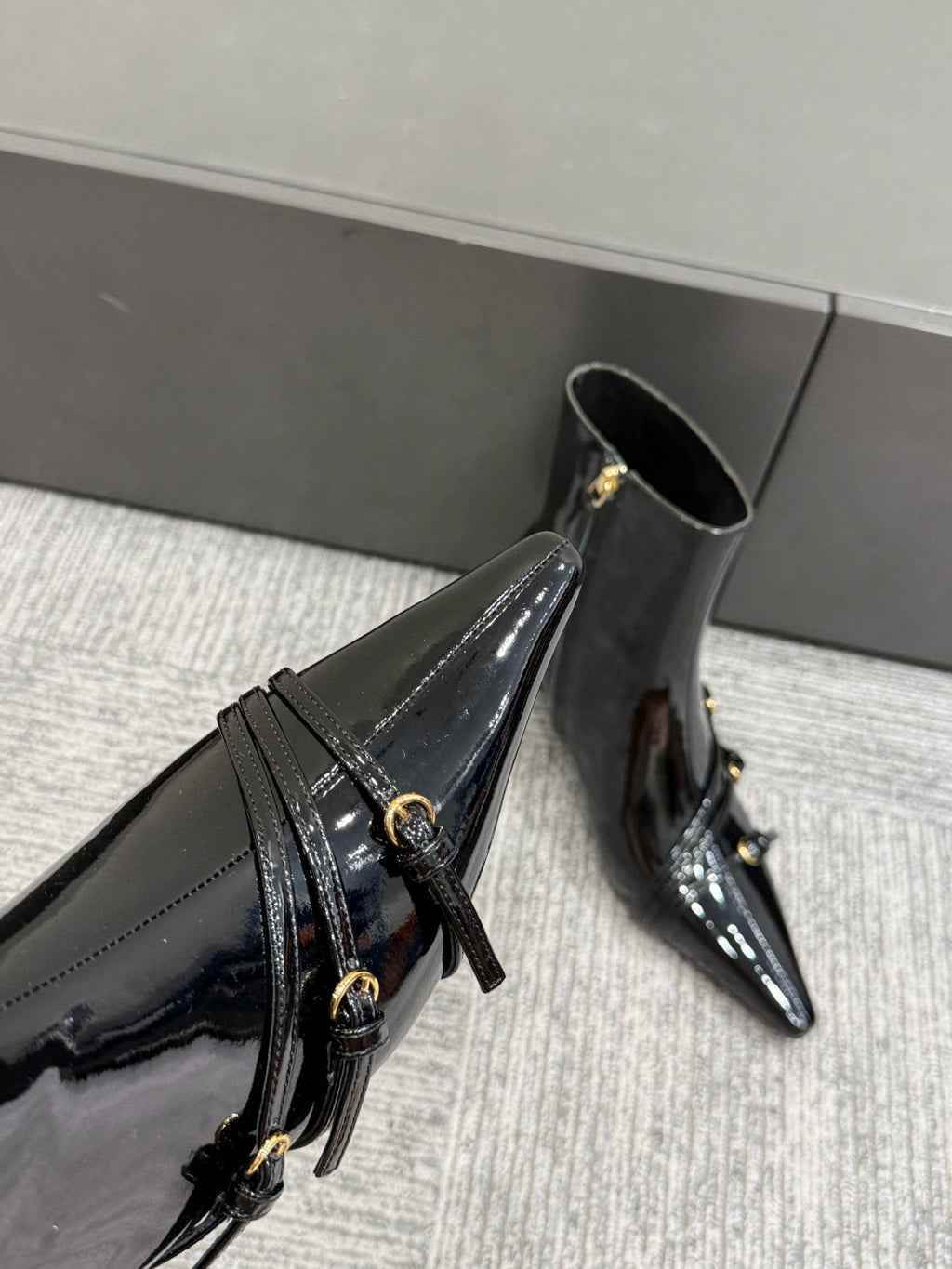 Miu 40 short boots black patent leather 417985