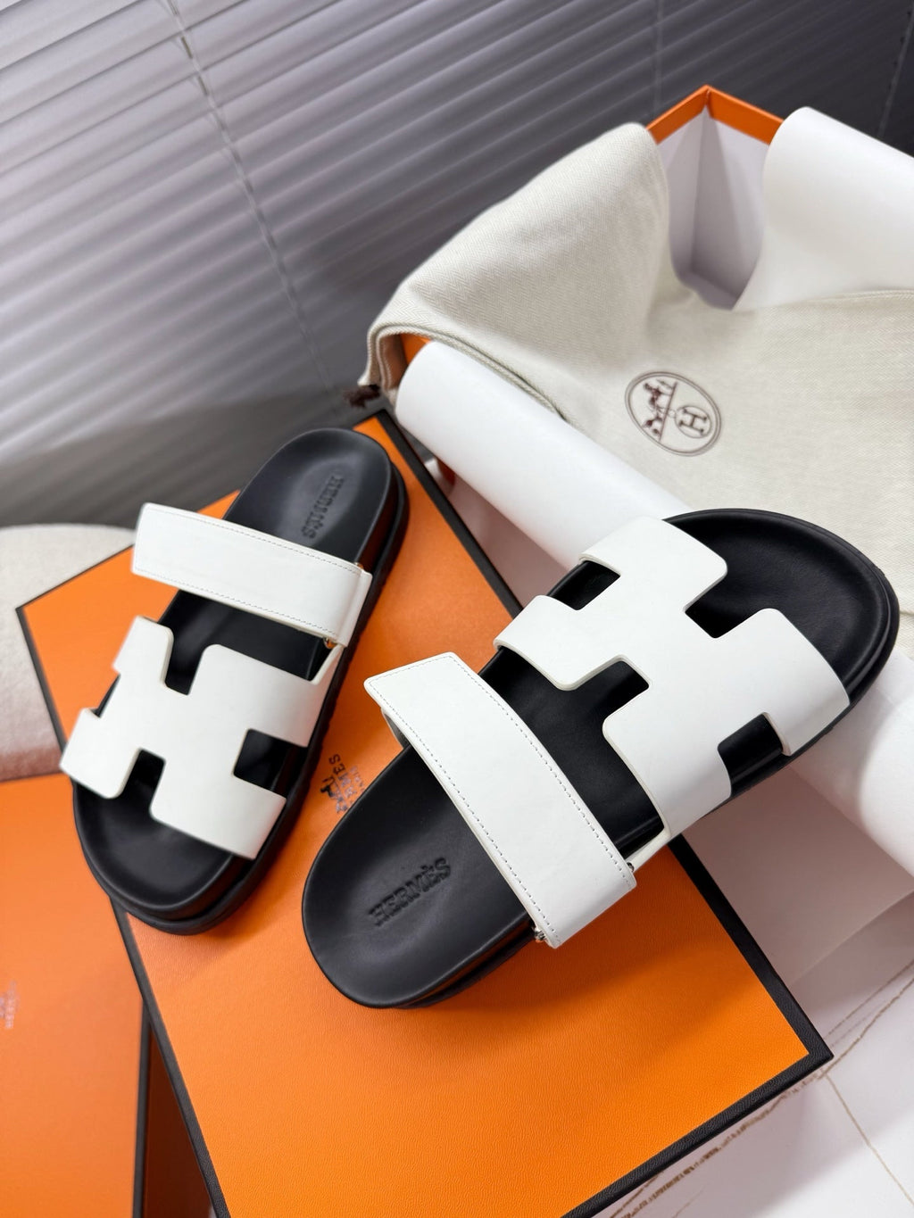 HM Chypre Sandal White Calfskin 205484