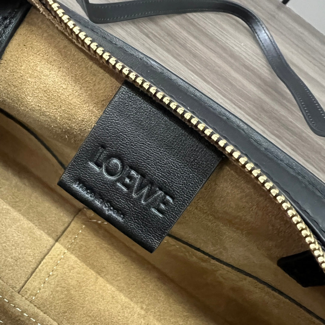 Loewe Cropped Handbag 39 Black Glossy Calfskin 280657