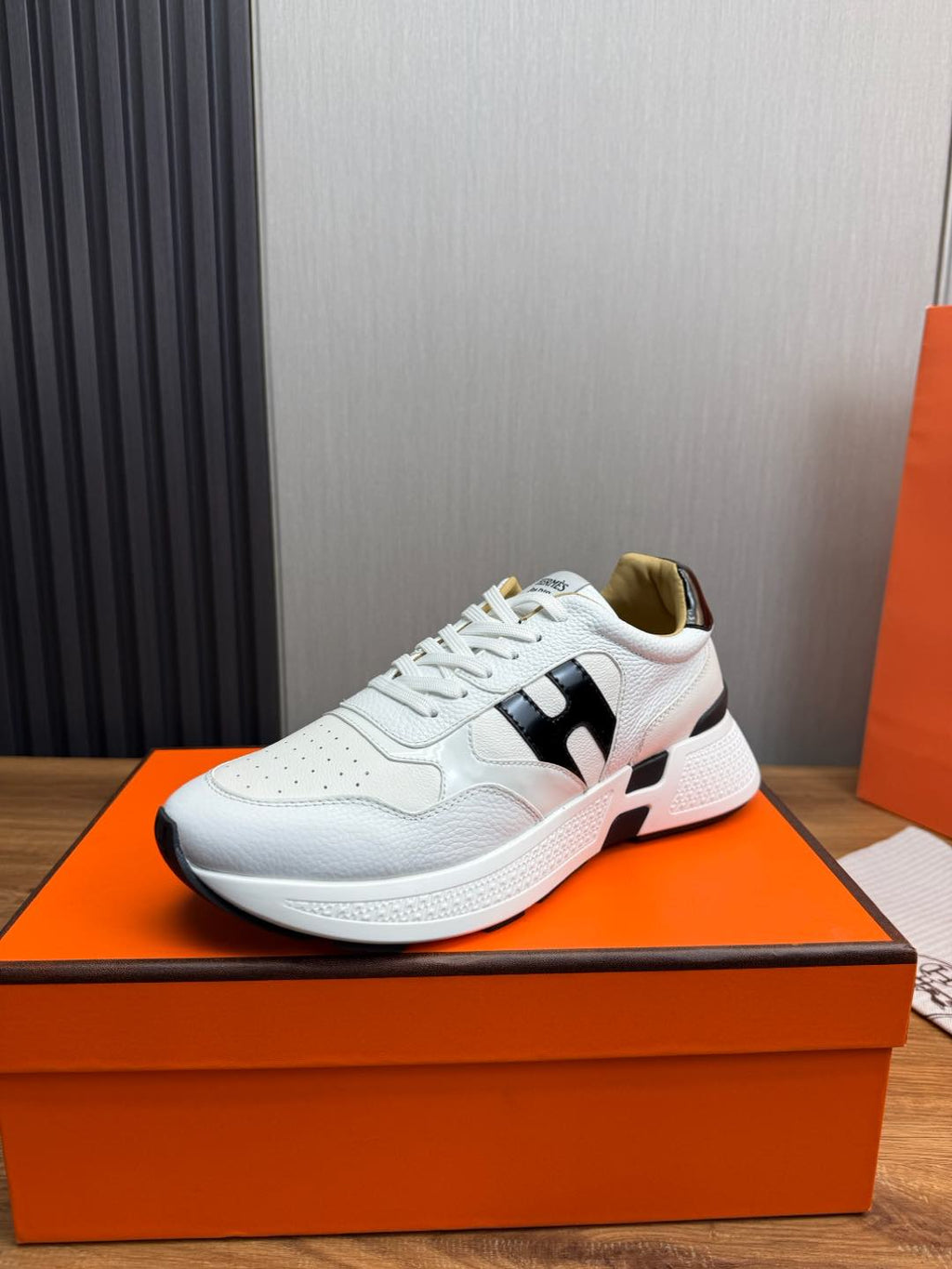 HM Men's Sneaker White Cowhide 519231