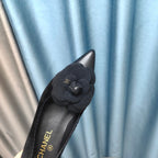 CC MEDIUM HEELS IN BLACK SUEDE AND CALFSKIN WITH FLOWER