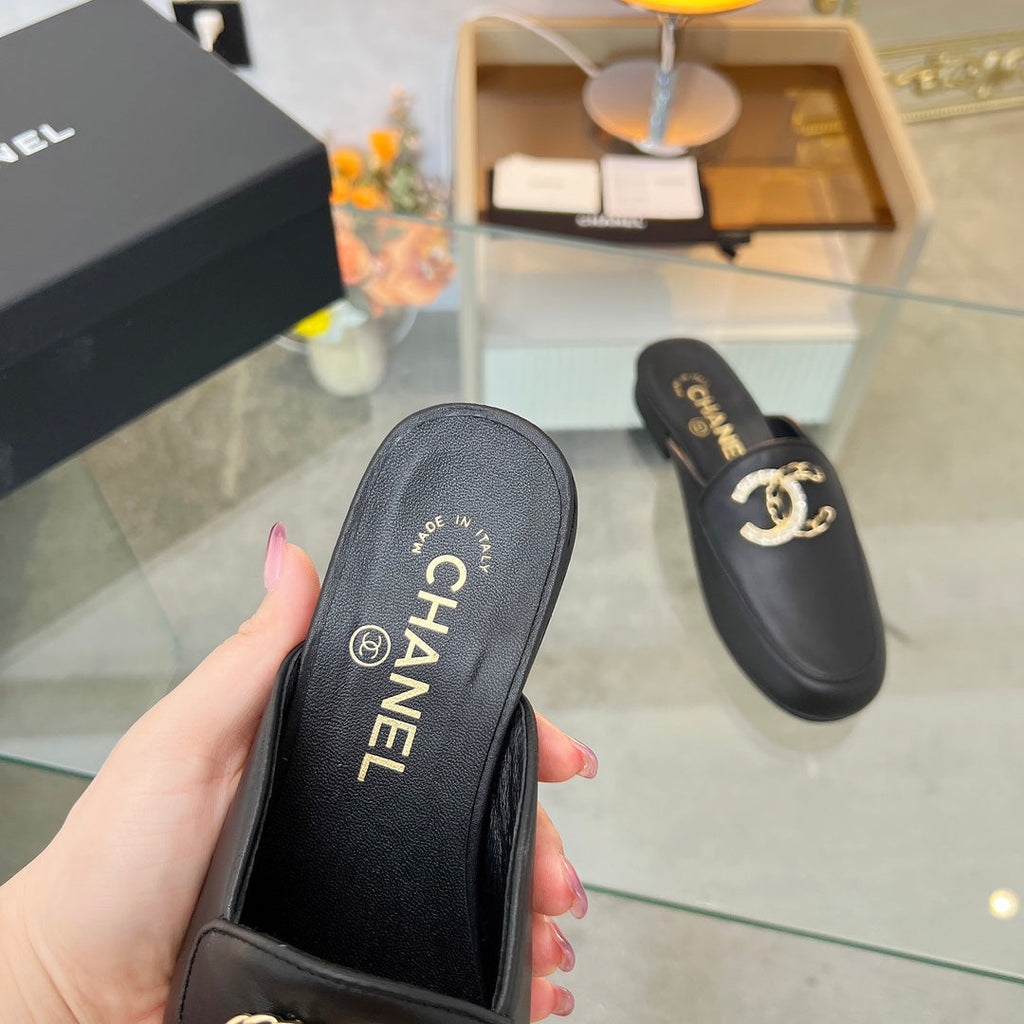 CC 25 Mule Black Calfskin Large Double C Logo