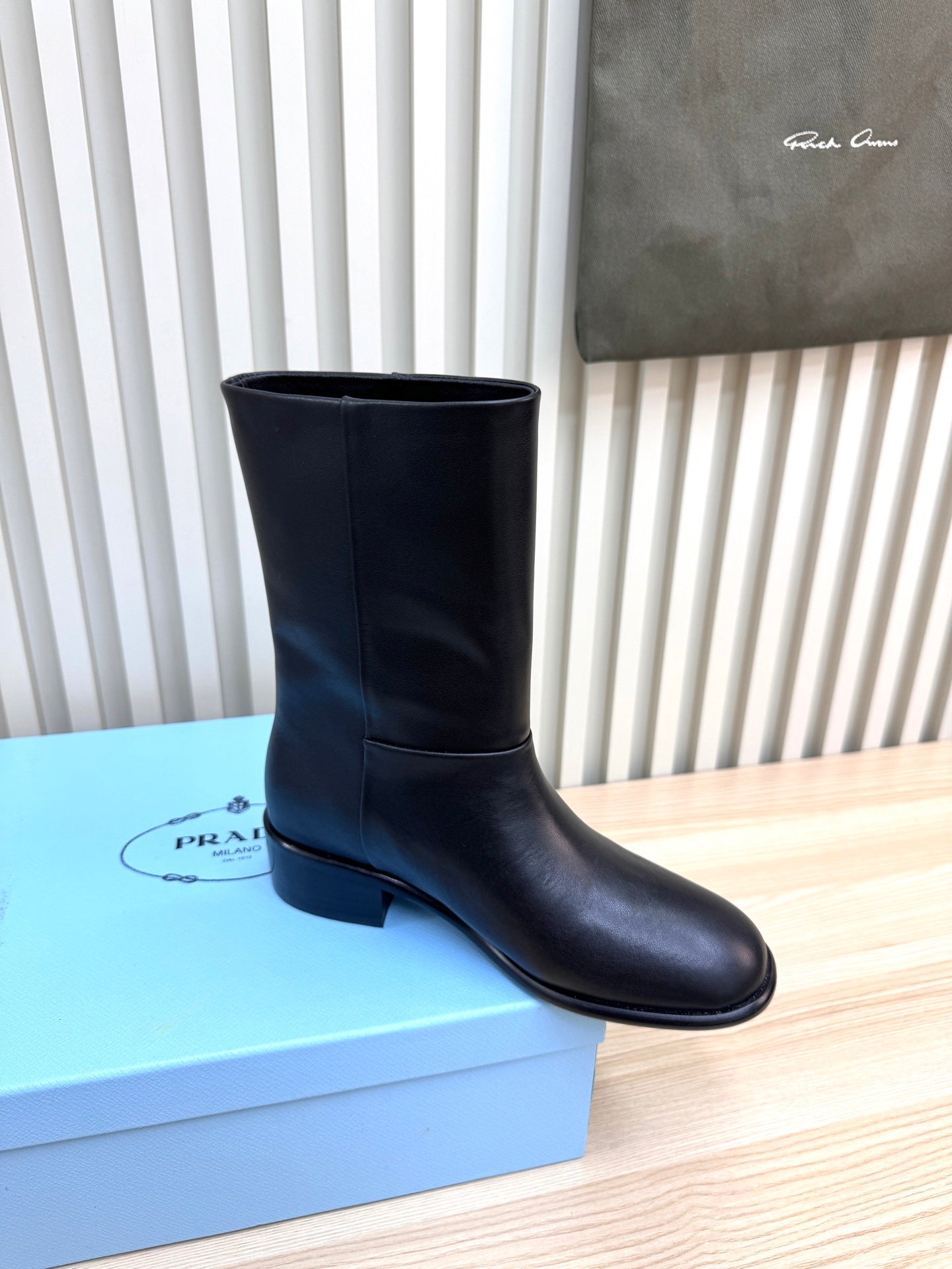 PRA latest mid-length boots black sheepskin 443659