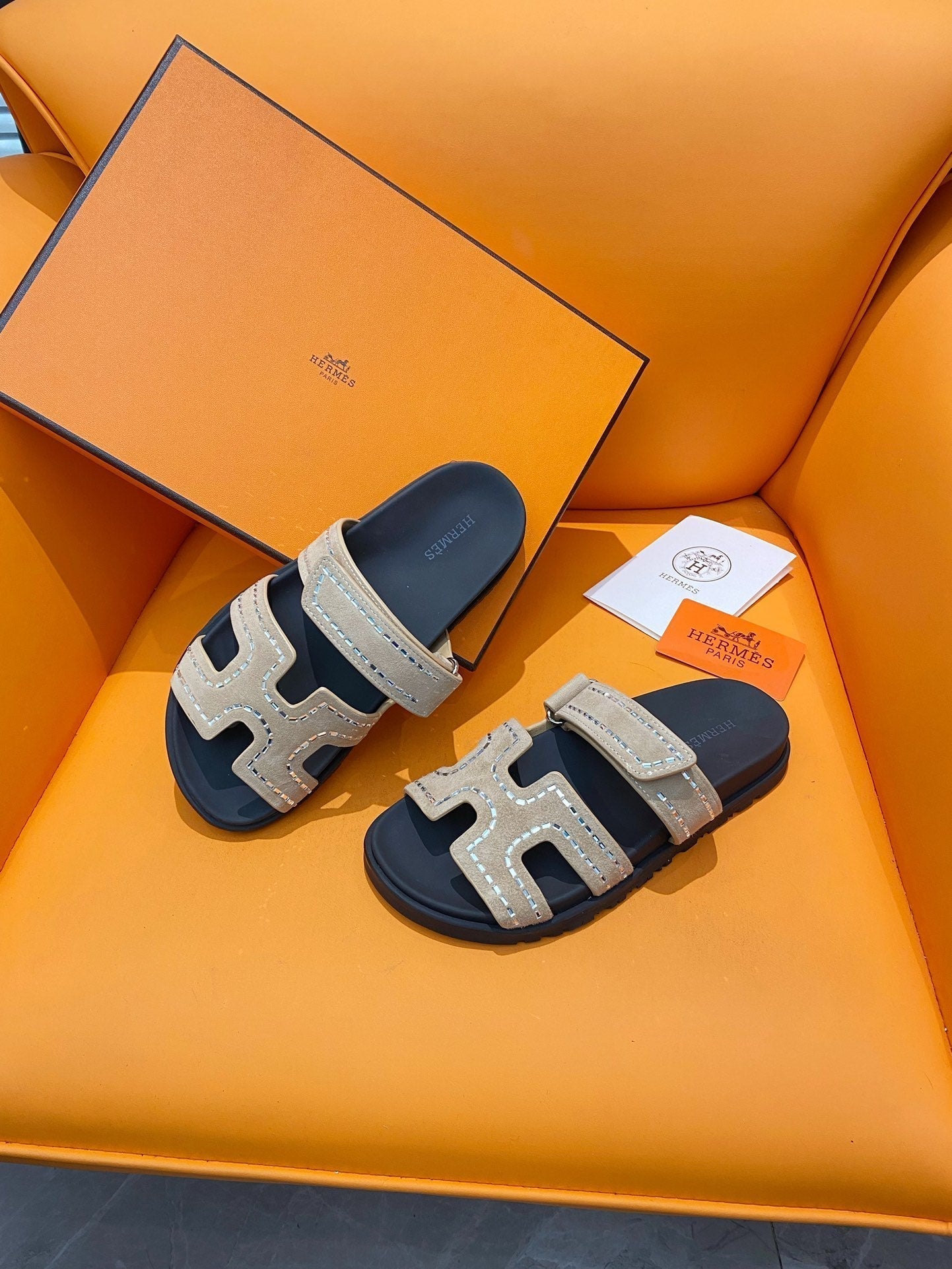 chypre sandal crystal gris tourterelle suede black calfskin