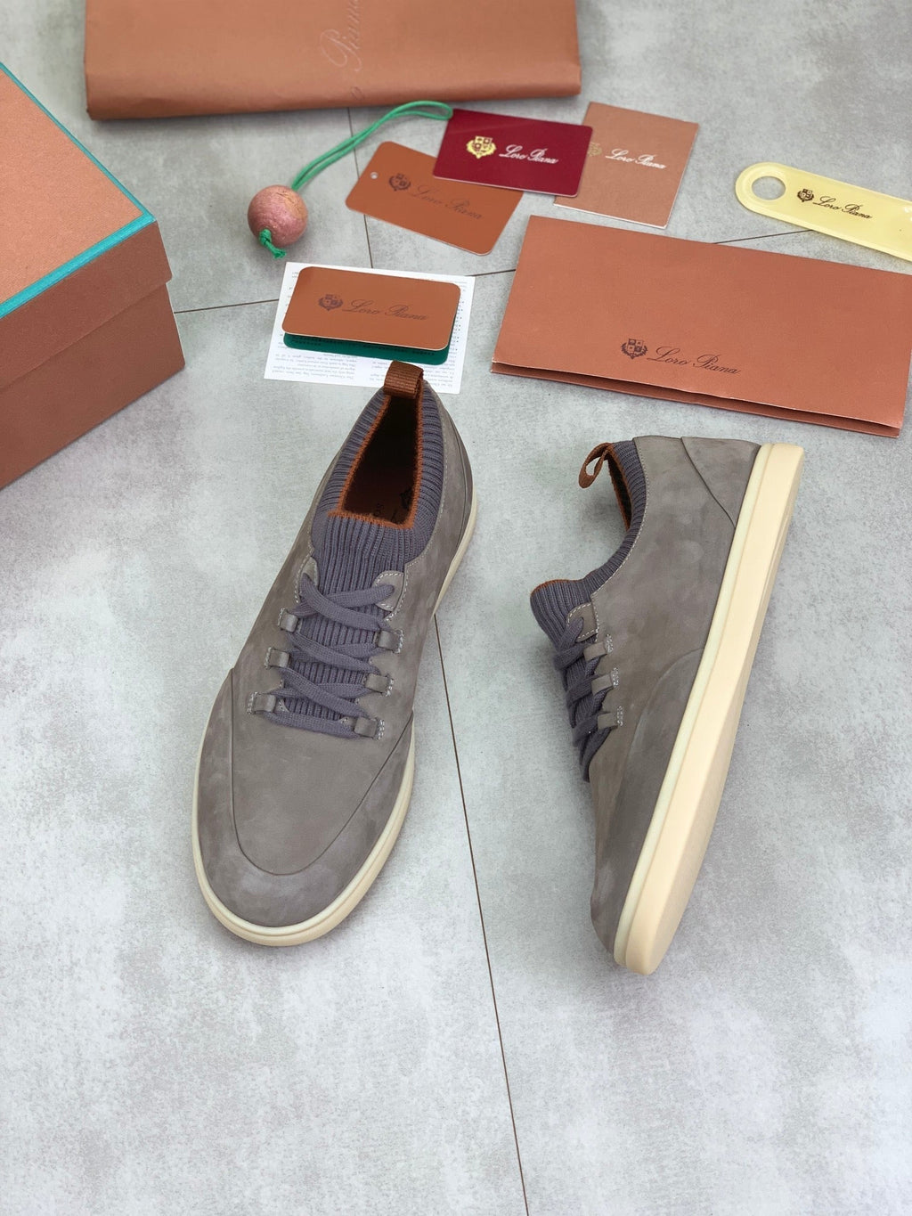 LP SOHO WALK TRAINERS IN LIGHT GRAY SUEDE