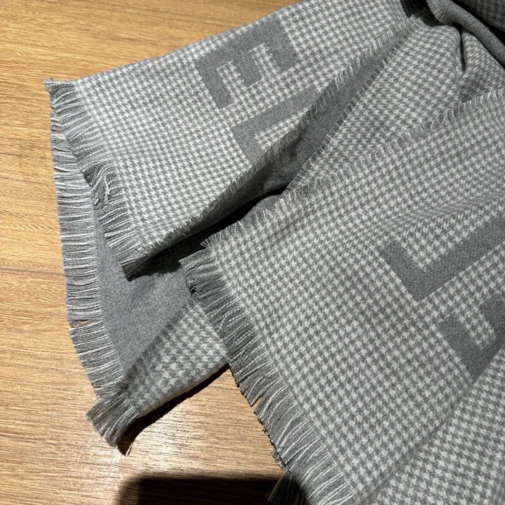 CC Scarf 185 CM In Grey Serrated Shape Cashmere 422860