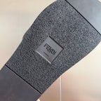 FENDI ROMA SLIDE IN BLACK GRAINED CALFSKIN WITH WHITE LOGO