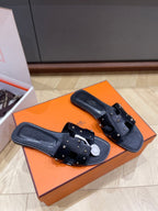 HM 25 Oran sandal Calfskin and Studs 245723