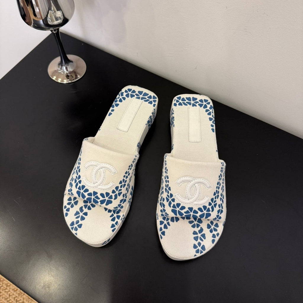 CC 25 Flower Slippers White Blue Fabric 330772
