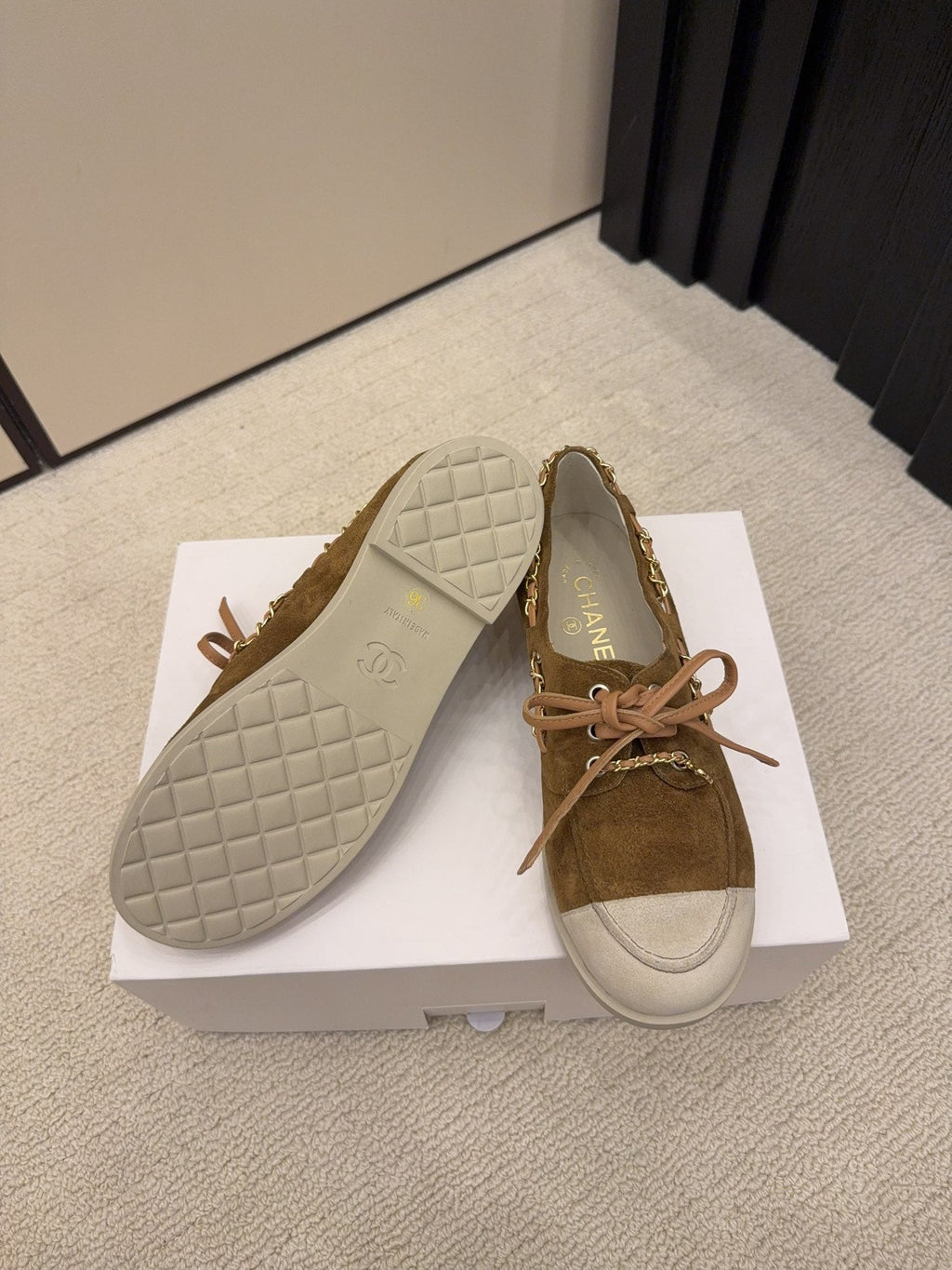 CC 26 Mocassin Loafer Brown Suede 588896