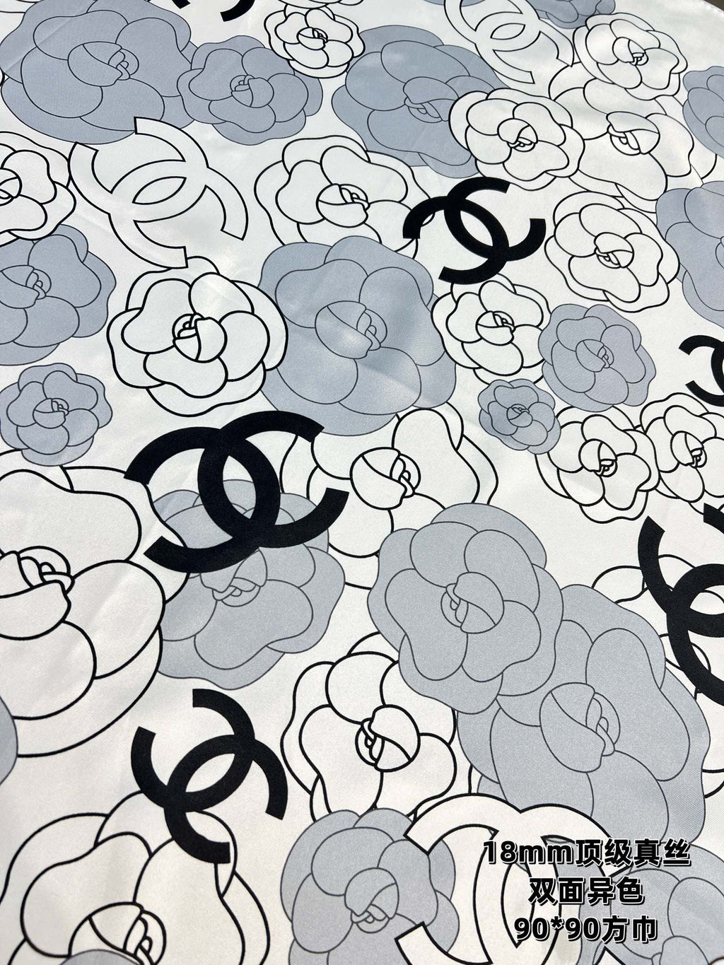 CC Square Scarf 90 CM In Grey Black And White Camellia Logo Print Silk Twill 288739