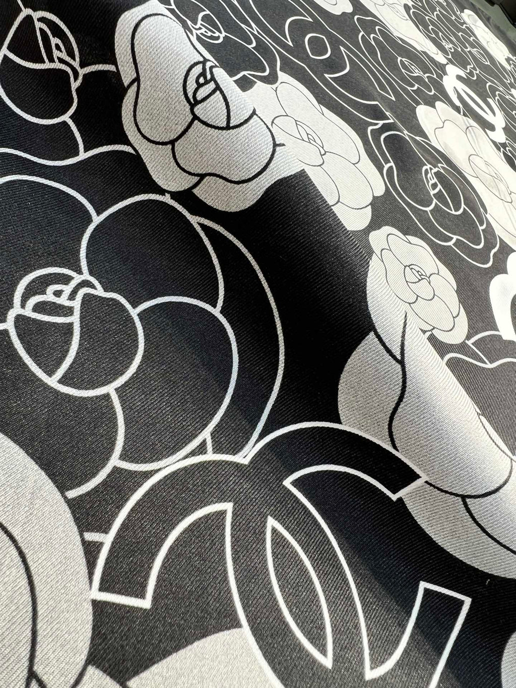 CC Square Scarf 90 CM In Black And White Camellia Logo Print Silk Twill 288740