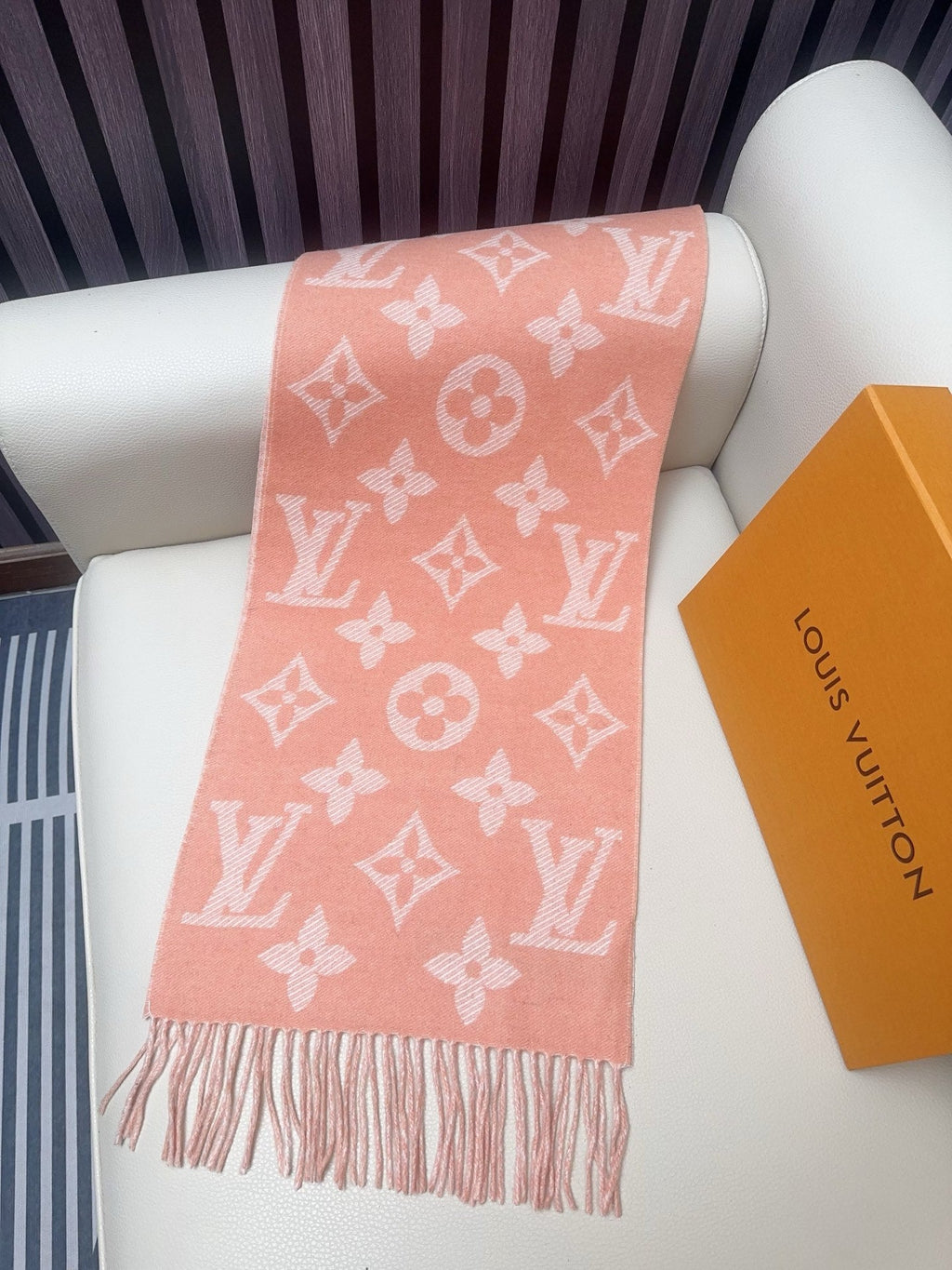 LV 25 Scarf 186CM Blush Pink Wool 293312