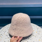 BUCKET HAT IN LIGHT PINK LAMB FUR 422034