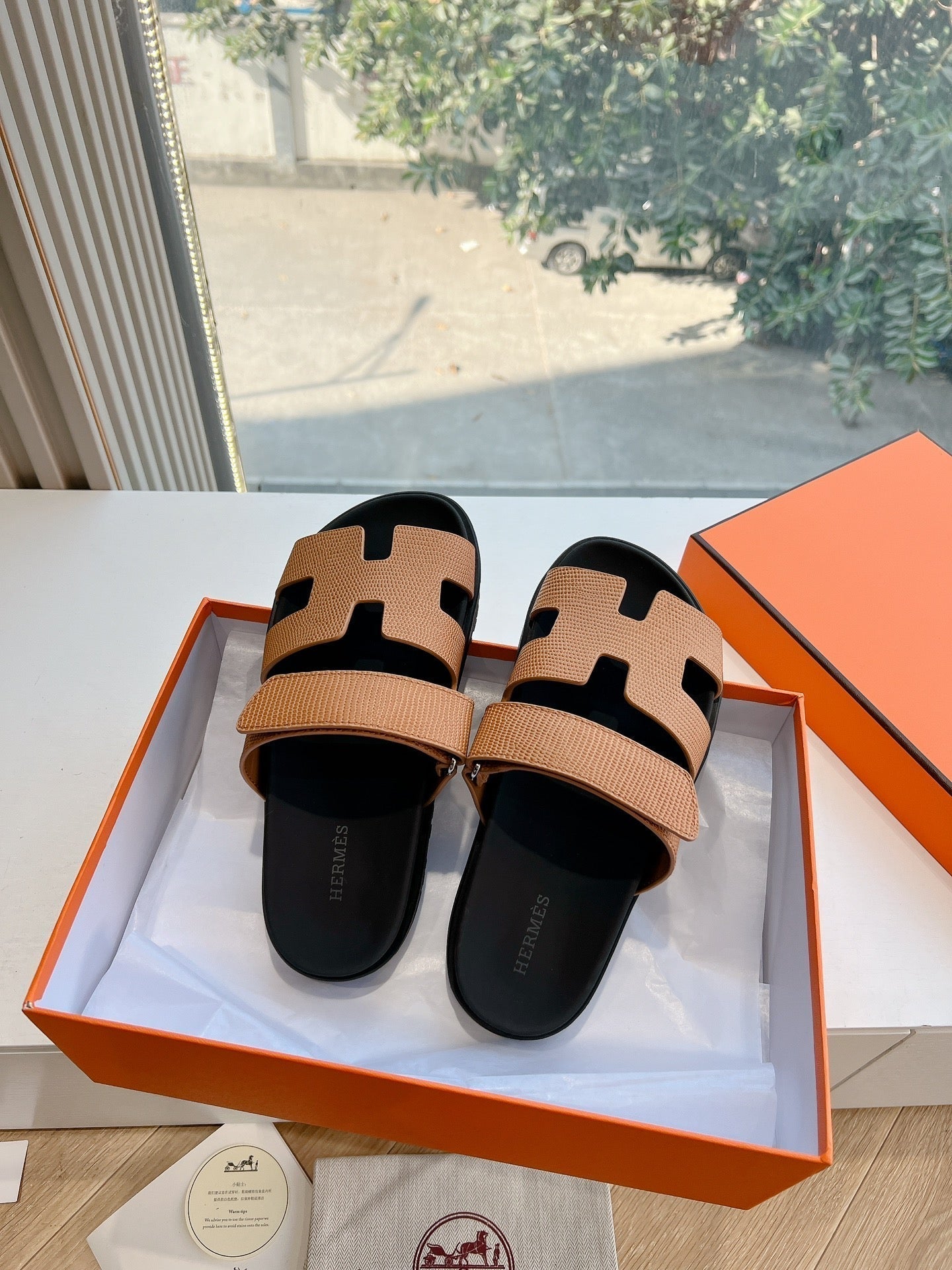 HM Chypre Sandal  Brownie Brown Grained Calfskin 202799