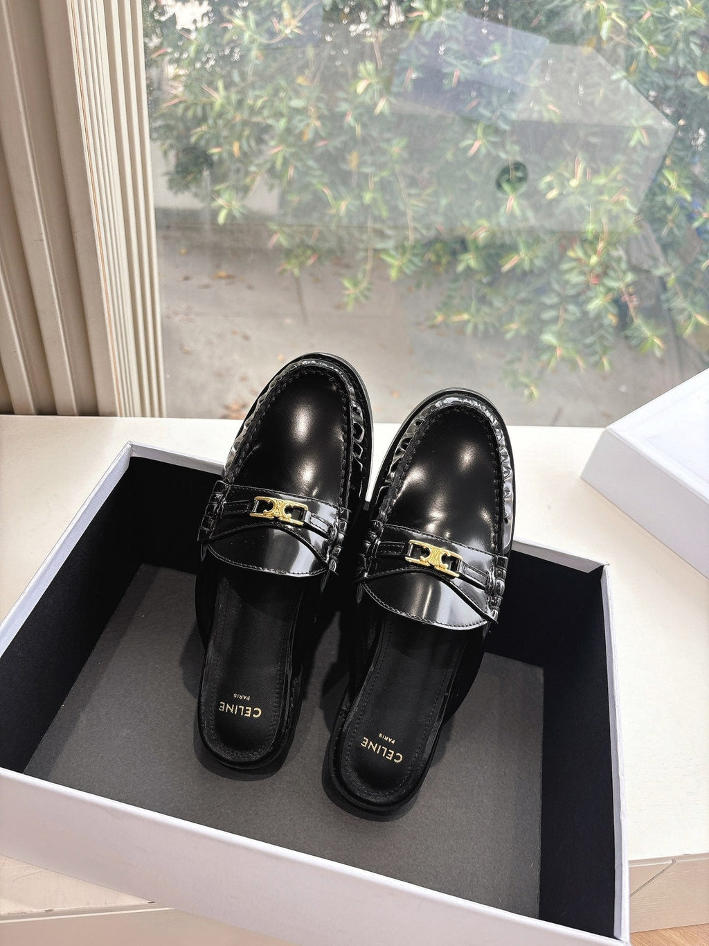 CELINE  Slippers Black Leather 285954