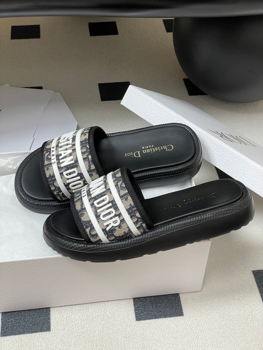 CD 25  Slippers Black White  Fabric 394063