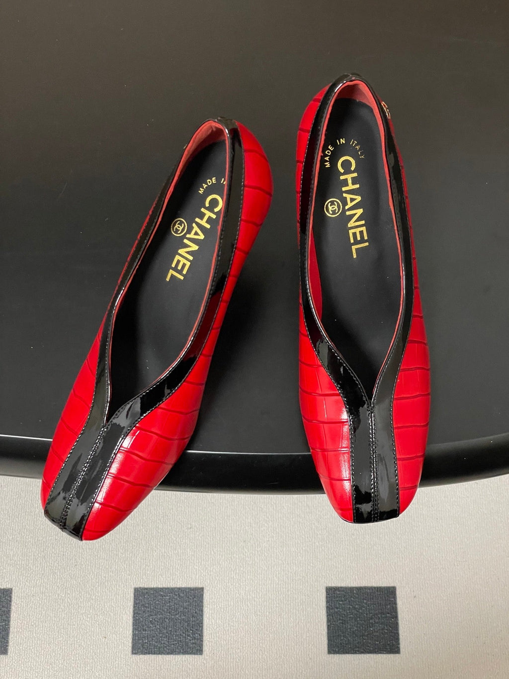 CC 26 Crocodile-embossed Pump Red mix Black Calfskin 593367