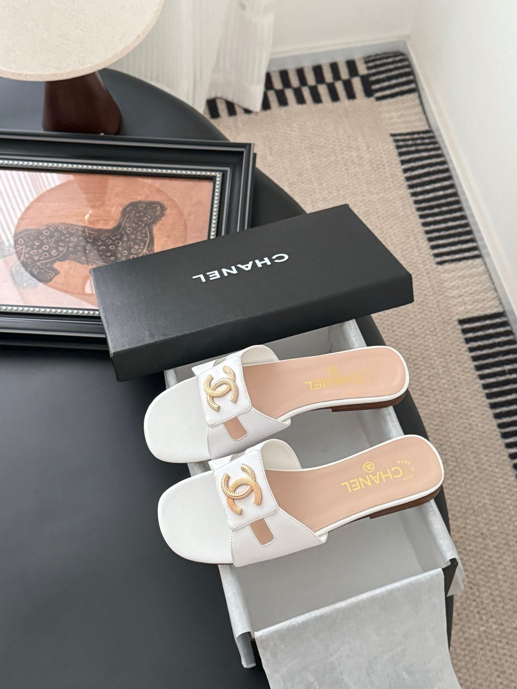 CC 25 Slippers White Cowhide 305284