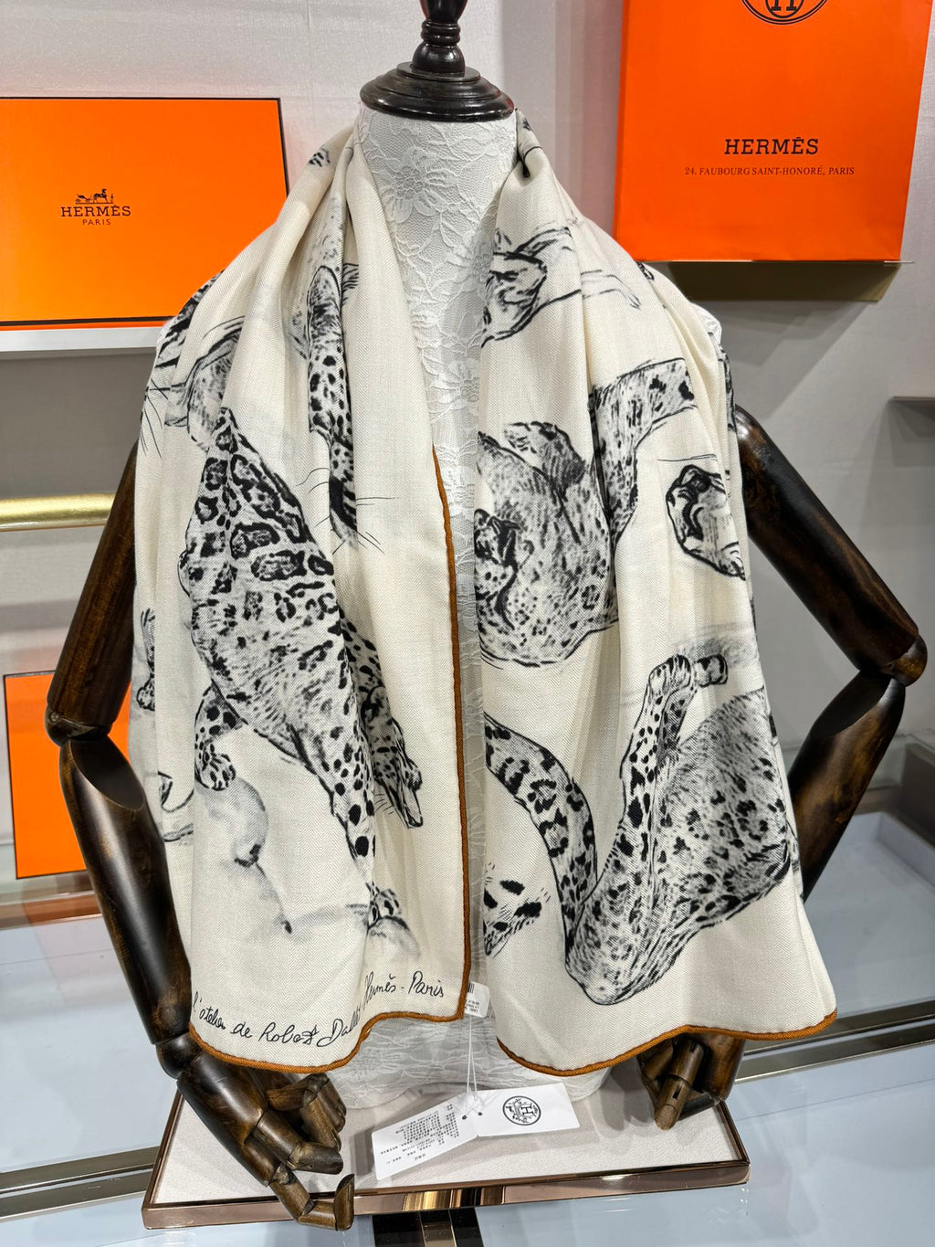 Dans L'atelier De Robert Dallet Sacrf 140 CM In White Black Cashmere And Mulberry Silk 379768