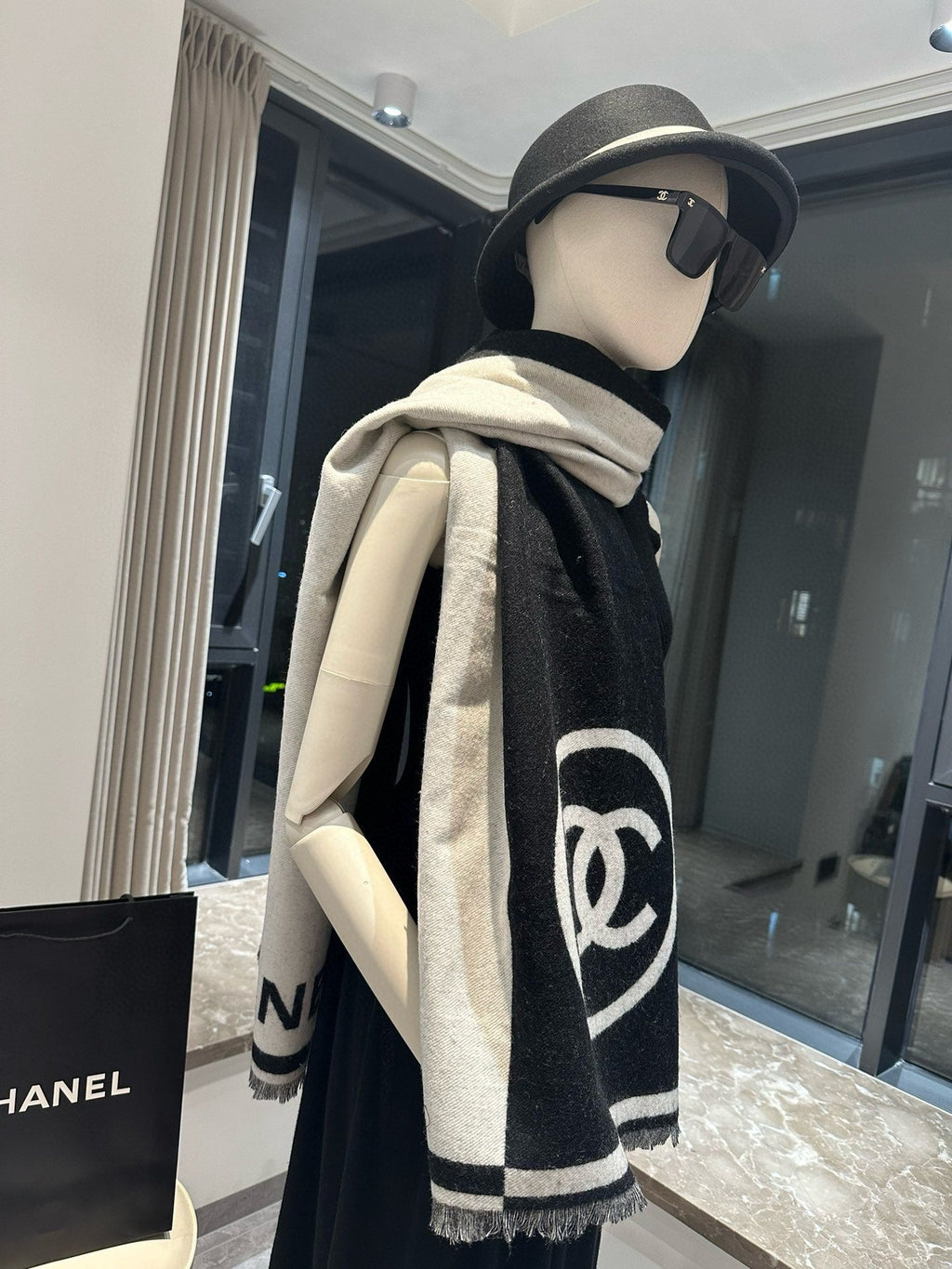 CC Scarf 190 CM In White Mix Black Cashmere And Wool 401998