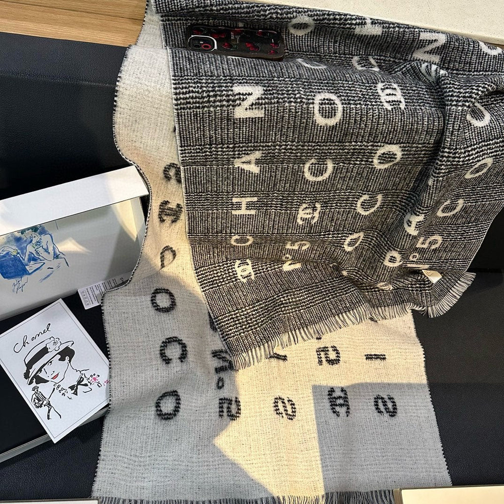 CC Scarf 194.4 CM In White Mix Black Cashmere 421437
