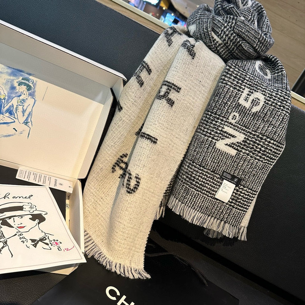 CC Scarf 194.4 CM In White Mix Black Cashmere 421437