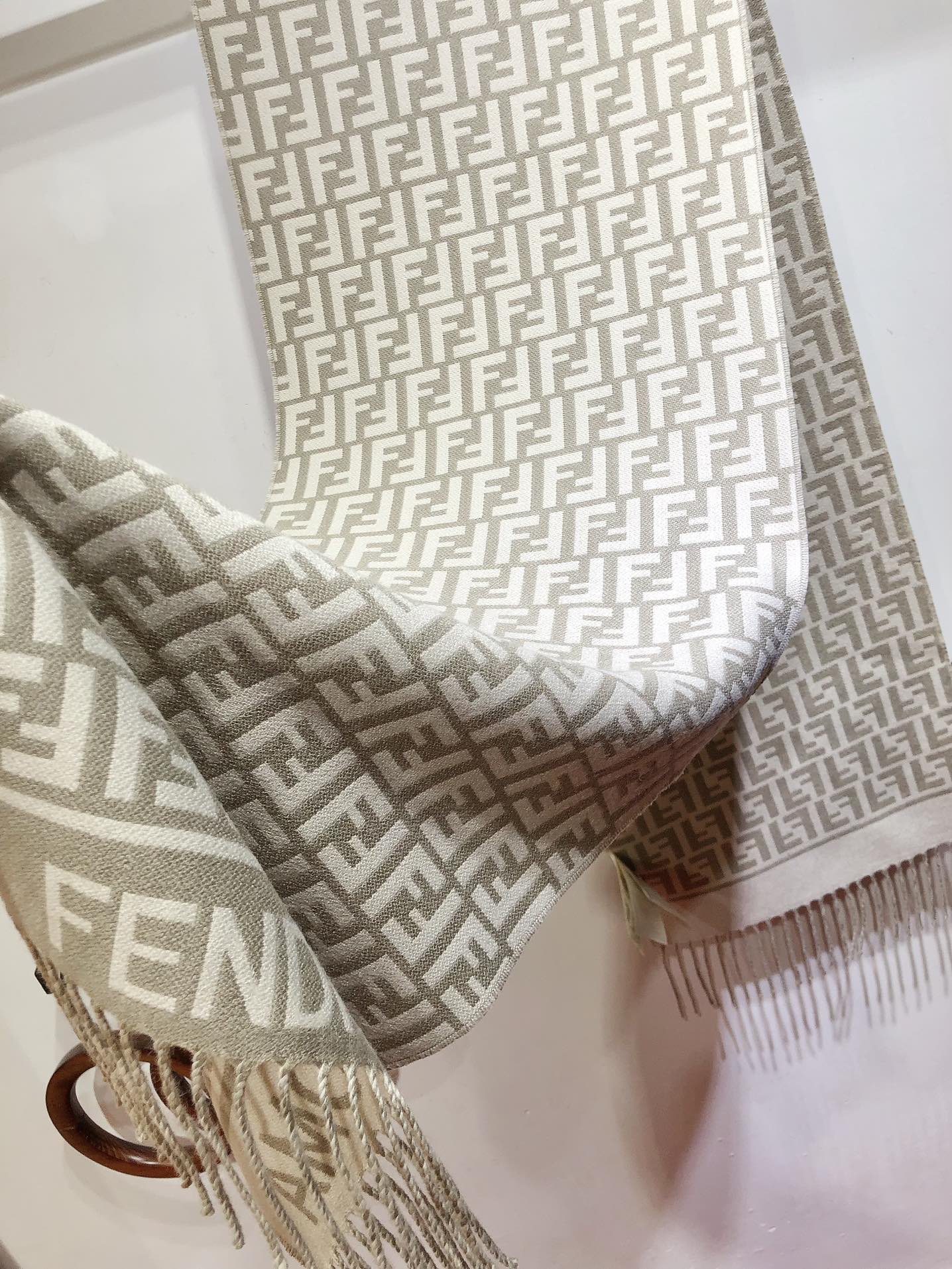 FF 200CM Scarf Greige Wool Cashmere 103253