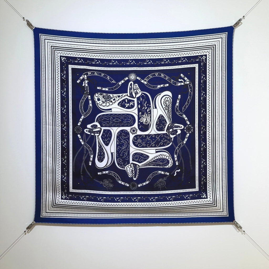 HM 26ss Amazon  Scarf 90 Dark Blue White Twill Silk 132411