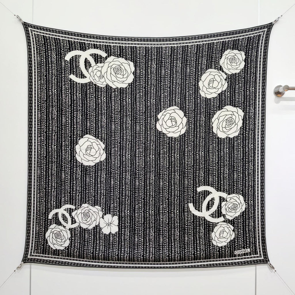 CC 25 Camellia Scarf 140CM Black Cashmere 293087