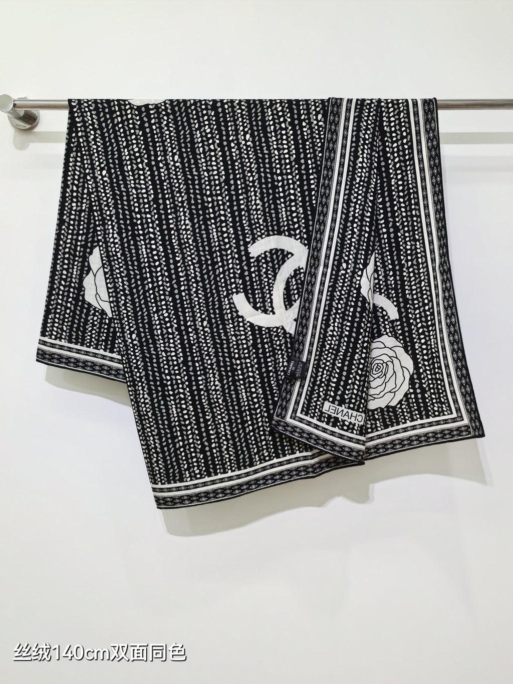 CC 25 Camellia Scarf 140CM Black Cashmere 293087