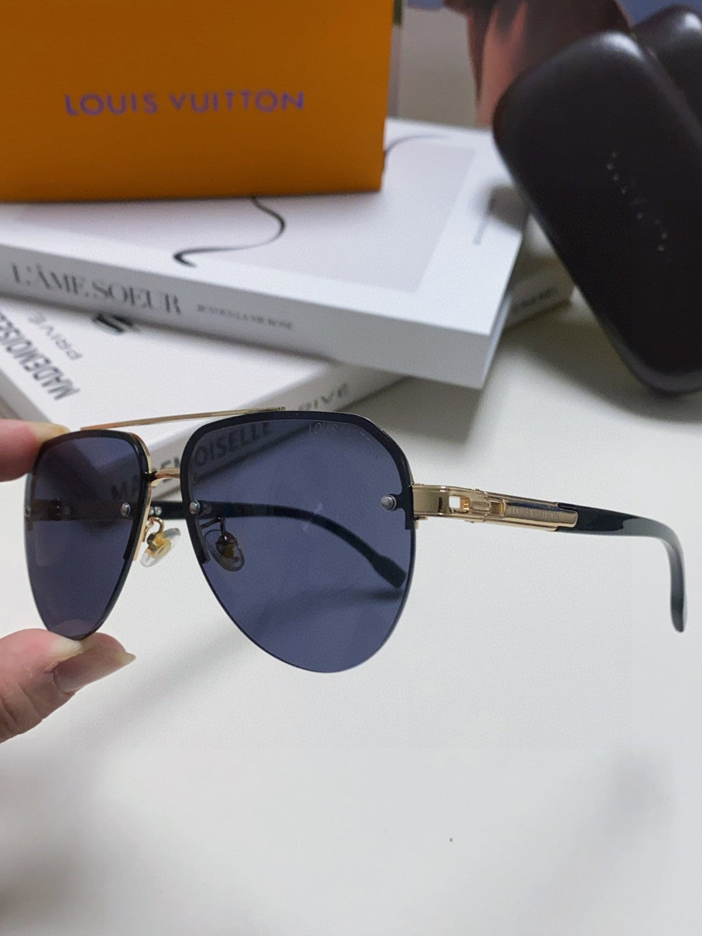 PILOT SUNGLASSES 582592 IN GOLD METAL BLACK LENSES