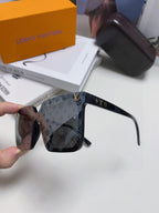 SQUARE SUNGLASS 581366 IN BLACK ACETATE MONOGRAM MASK ON LENS