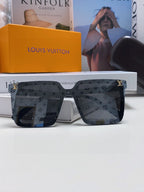SQUARE SUNGLASS 581366 IN BLACK ACETATE MONOGRAM MASK ON LENS