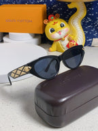 CAT EYE SUNGLASSES 576886 IN BLACK AND GOLD ACETATE
