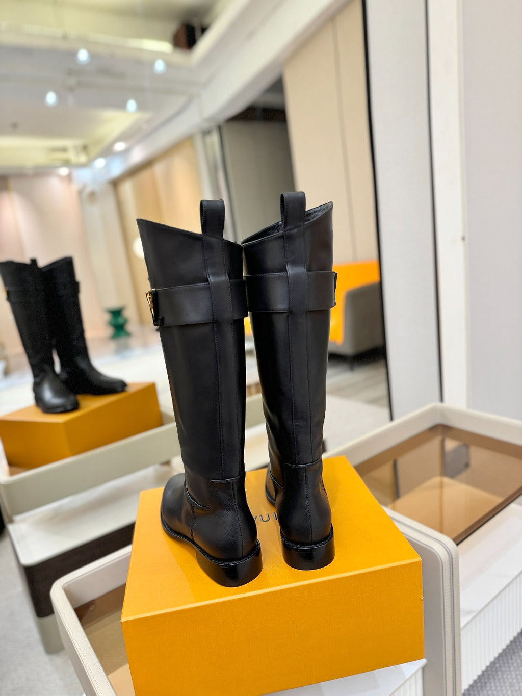 LV 25 Metal Buckle Riding Boots Black Sheepskin  573888