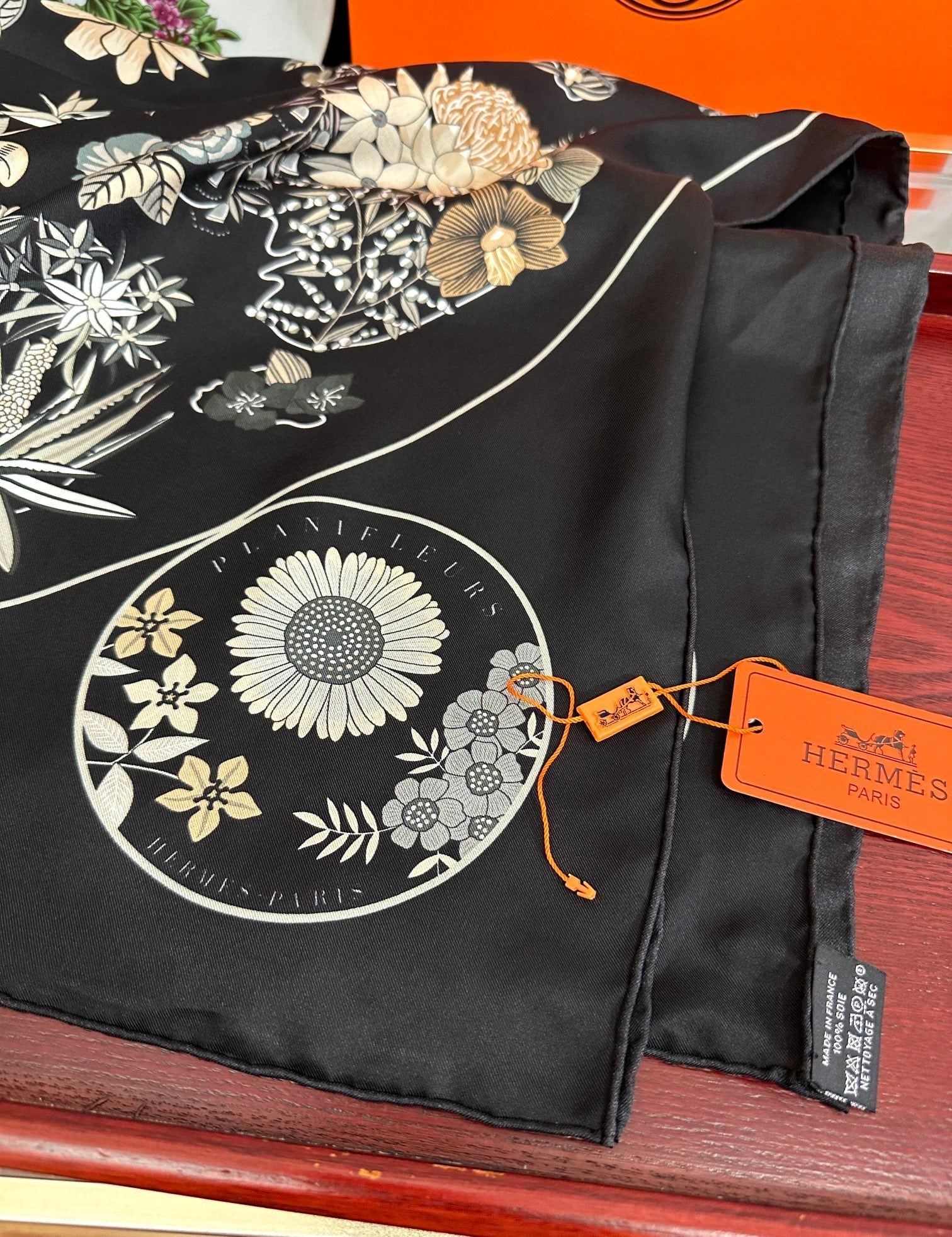 Planifleurs Scarf 90 CM Black Colorful Silk 404029