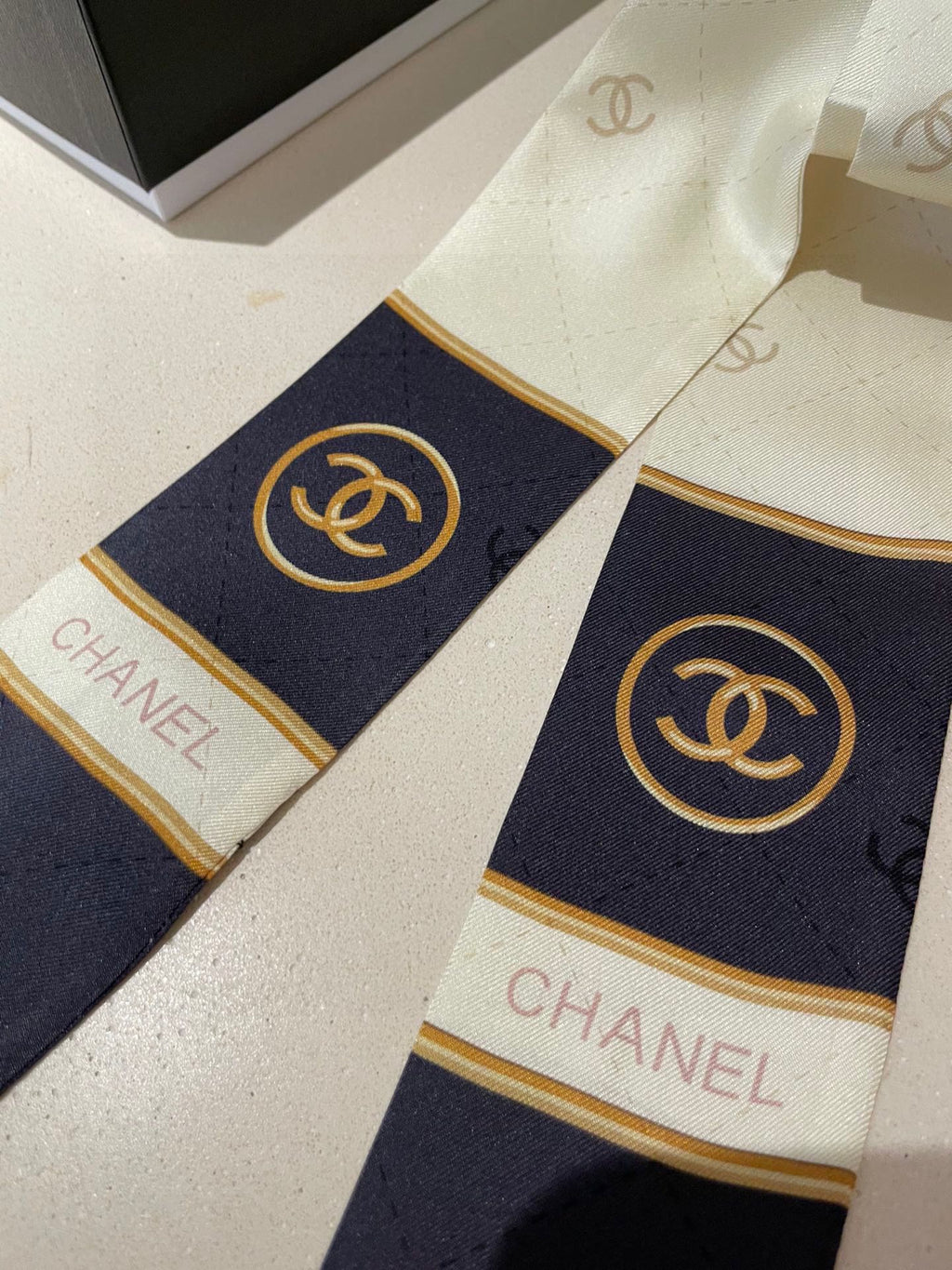 CC  Twilly Mini Scarf 120cm White Navy Blue Mulberry Silk 802158