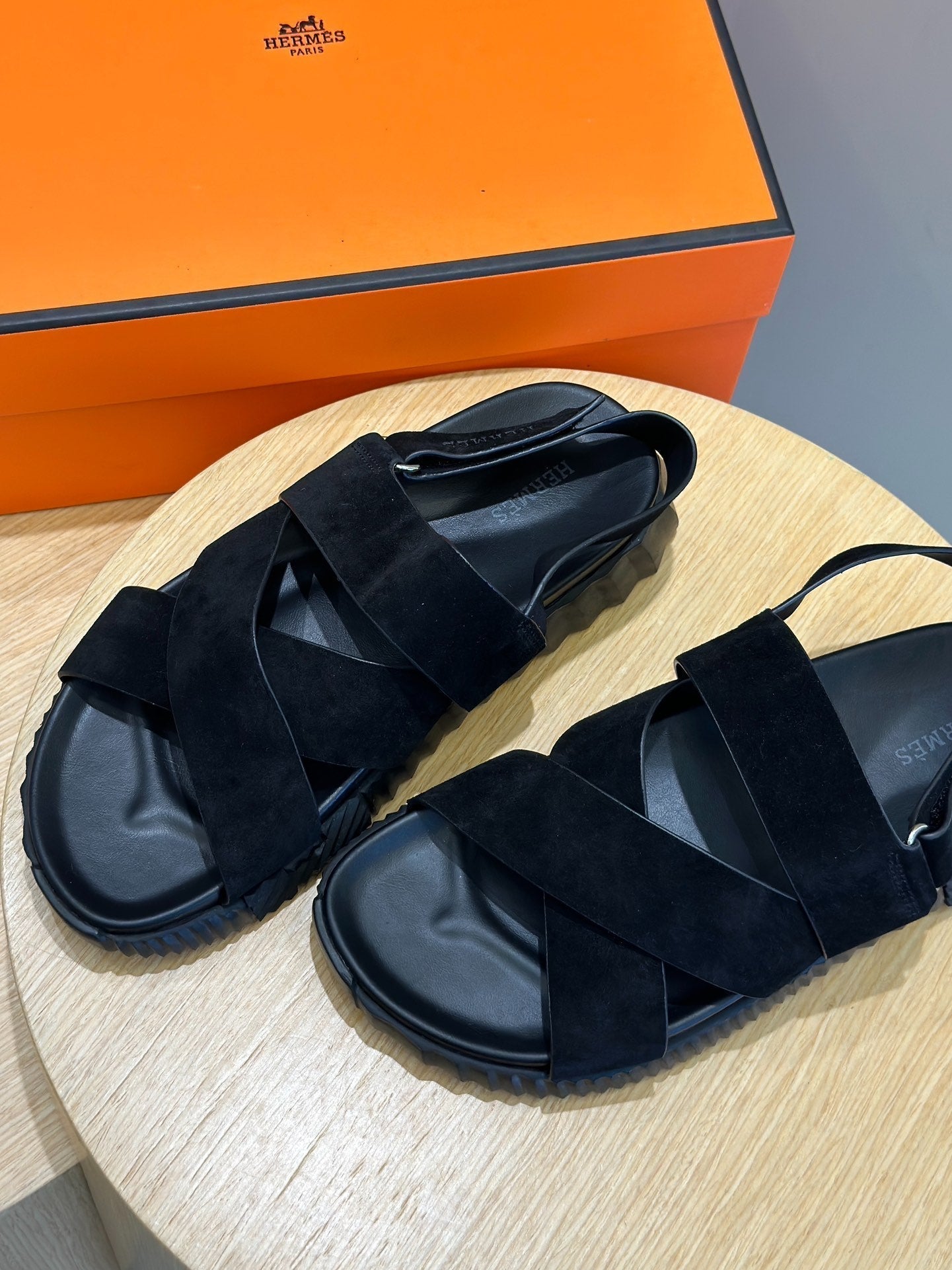 HM Men's Electric Sandals Black Suede 547689
