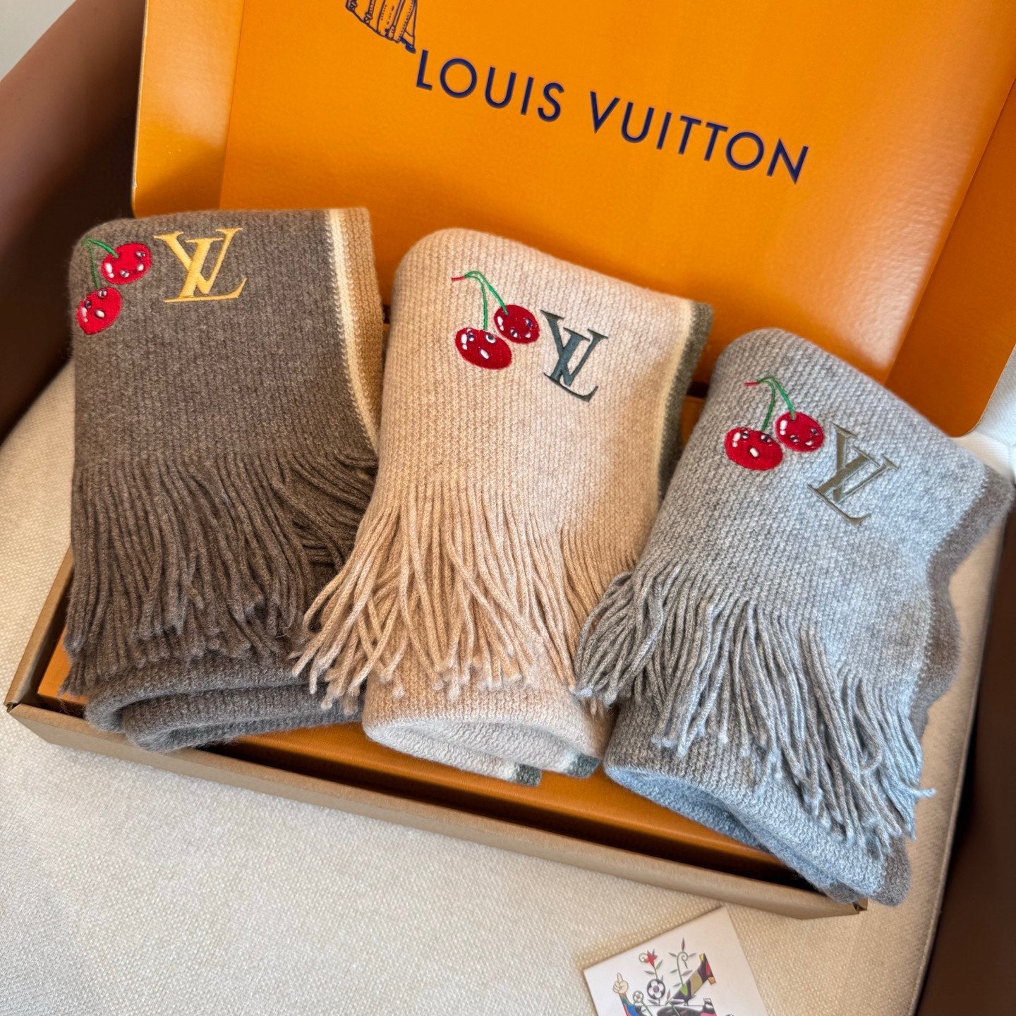 LV 25ss Scarf 180CM Light Beige Knitted Cashmere  292790