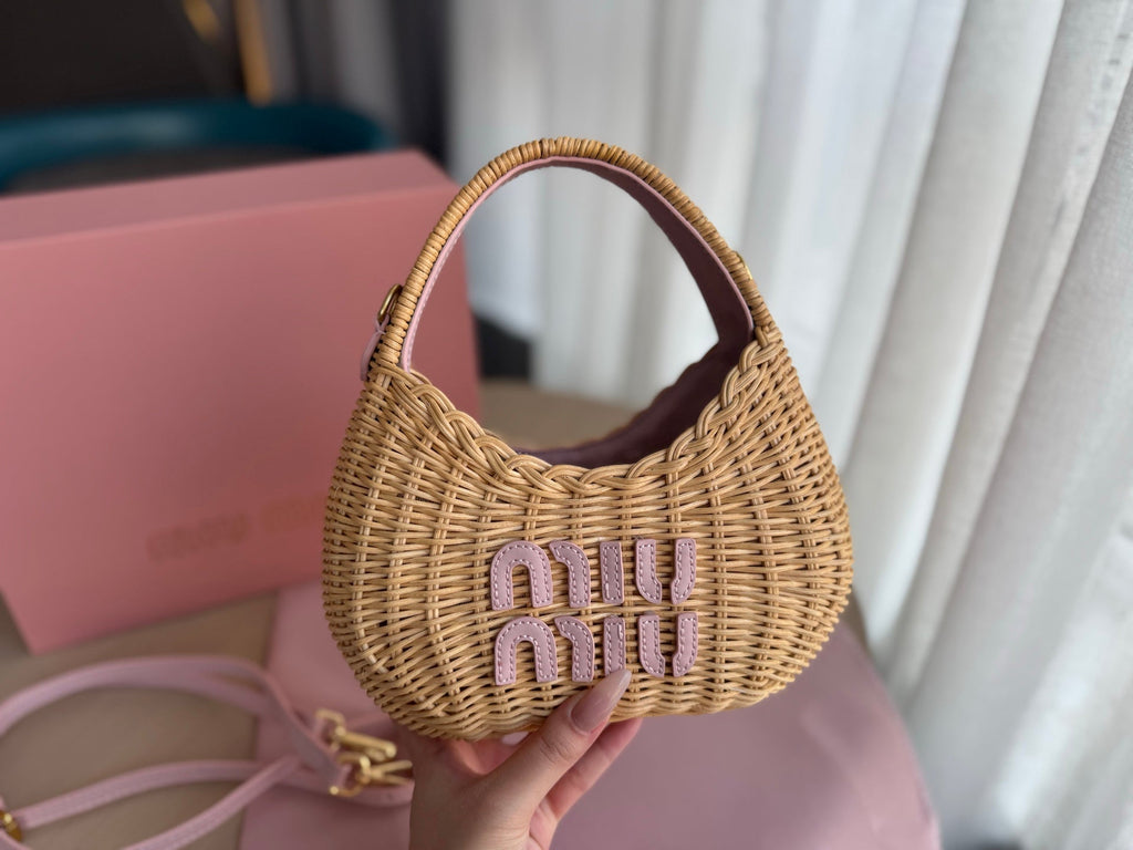 WANDER WICKER HOBO BAG 20 IN BROWN HANDWOVEN WITH PINK CALFSKIN LOGO