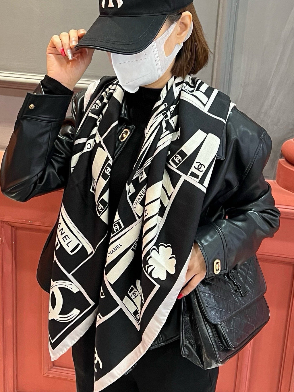 CC Square Scarf 110 CM In Black Mix White Cashmere Silk 221427