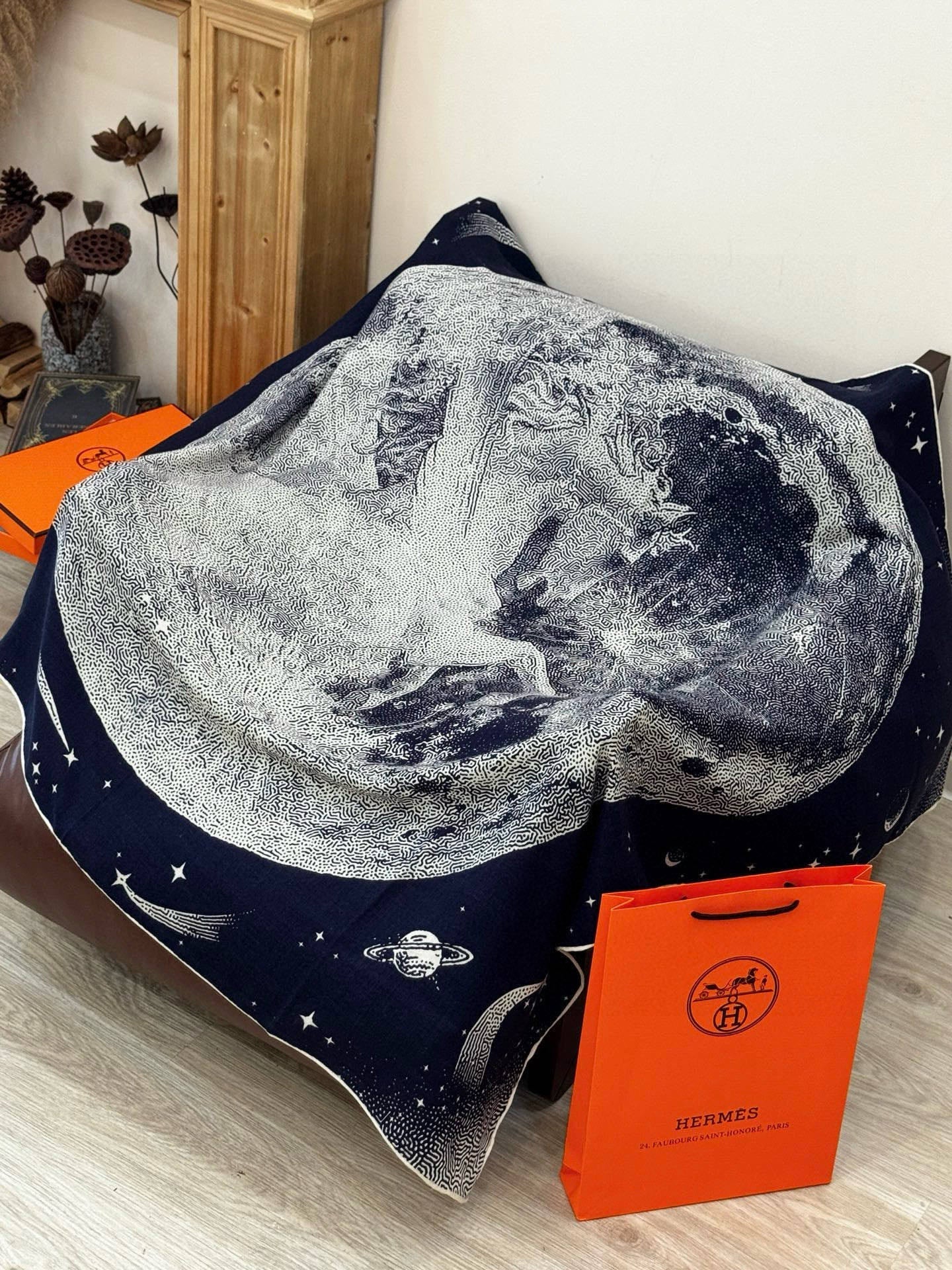 HM Clair de Lune 140 CM Navy Blue Cashmere and Silk 293248