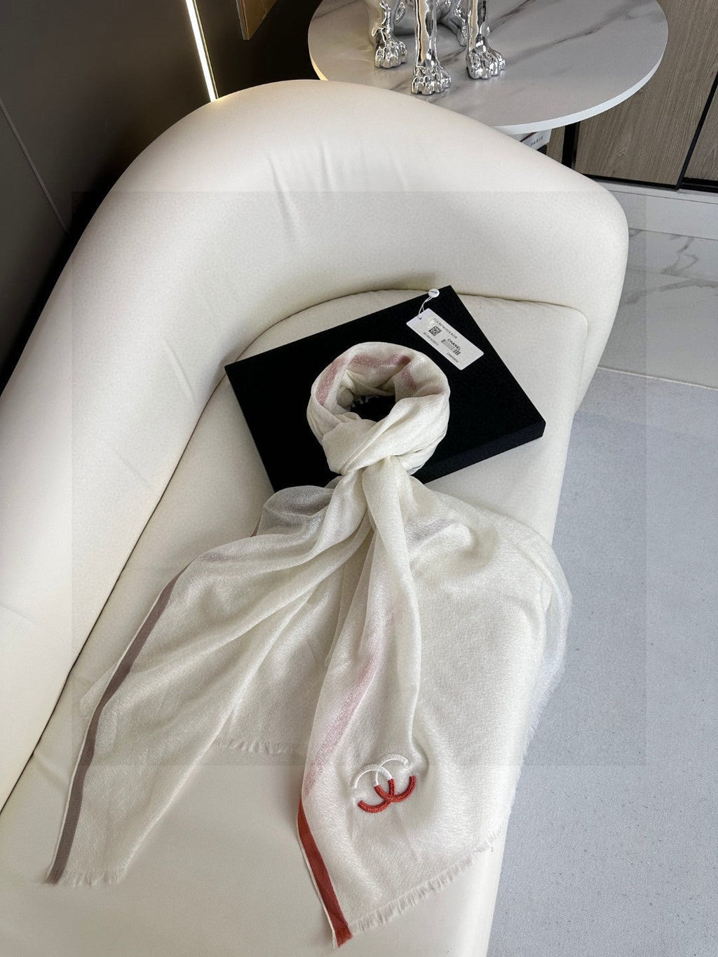 CC Scarf 180 CM In White With Red Border Cashmere Silk 287510