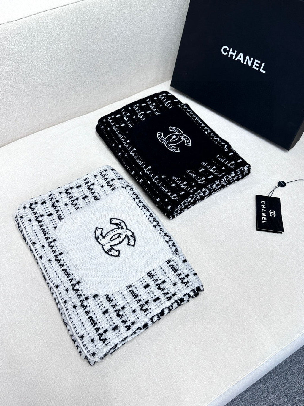CC Scarf 180 CM In White Black Cashmere 421360