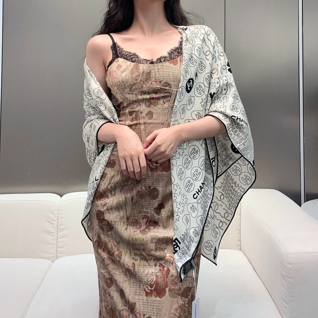 CC Square Scarf 140 CM In White Silk 424550
