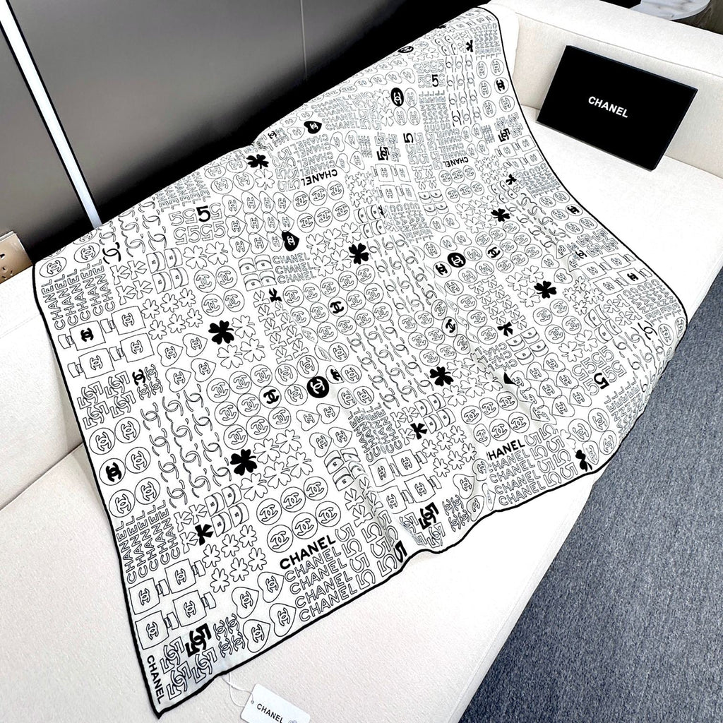 CC Square Scarf 140 CM In White Silk 424550